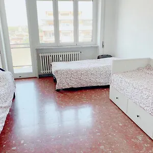  Bed & Breakfast Female Dormitory For Only Female Italia
